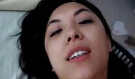 Tânărul tachina un străin și o futea cu falusul lenjerie sexy de craciun mare.