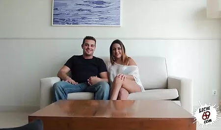 Frumusețea halat sexi plină de pasiune face sânii artificiali atât de mari