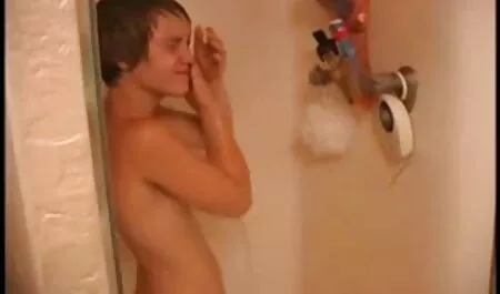 Sex pe masă halat sexi