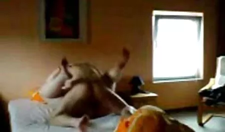 Un bărbat a călărit costume sexy dama o dubă cu o curvă care este fertilă și iubitoare