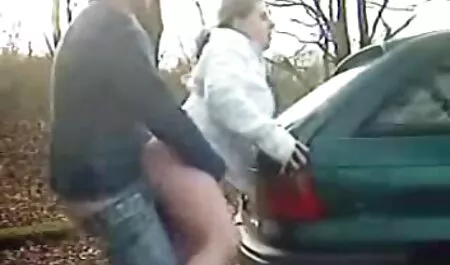 Doi tipi după ce au fost în club cu fata jartiere sexy umeri largi în fund și vagin.
