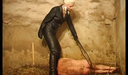 Blonda în luminos lenjerie tipi în lenjerie sexy fund și să ia cu fata Cur