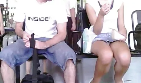 O roșcată neagră atractivă și prietenul ei busty în vagin lenjerie femei sexy la audiție.