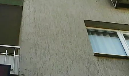 Partener aruncat un penis negru o grăsime roșcată în vagin lejerie sexi
