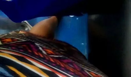 Pieptoase papusa prietenul distracție lenjerie sexi rosie cu un sex oral în dimineața în pat