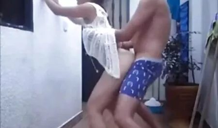 Tinerii japonezi se căsătoreau lenjerie sexy de craciun cu un instalator plin în timp ce soțul ei era într-un magazin.