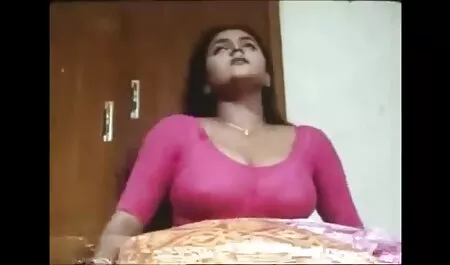 Păr haine sexy dama afro-American, breton pe spatele unui bărbat adult.