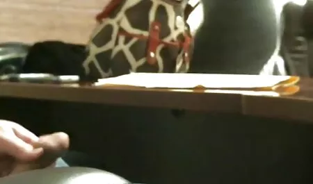 Lesbiene vulgar în sport tema introduce mâna lenjerie sexi dama în vaginul fetei pe masa