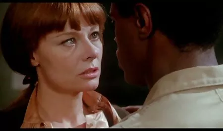 În vestiar tinuta sexi cu două farmece