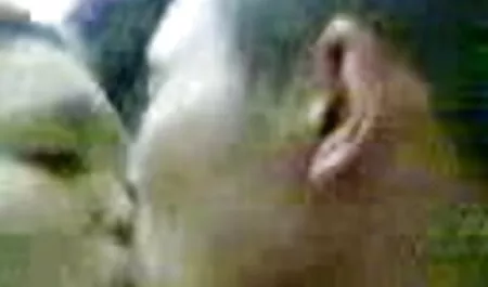 Lesbiene seduce fete tinere lenjerie intima femei sexi