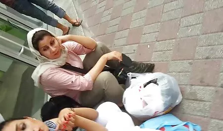 Bruneta a venit acasă și a sărutat soția lenjerii sexi dama ieftine lui o cameră frumoasă.