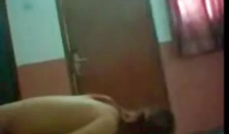 Când o lenjerie sexy rosie fată frumoasă singură
