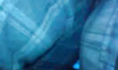 Servitoare lenjeri intime sexy în ciorapi negri sex anal cu stăpânul ei