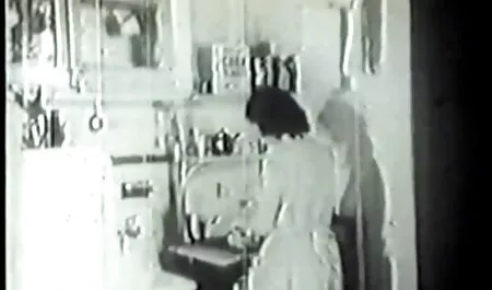 O maseuza pipaie sanii unei femei mature inainte sa costume sexy ieftine futa o pizdulice