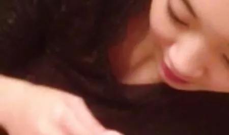 Blonda In halat sexy haina Se masturbeaza cu vibrator