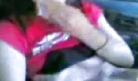 O tânără fată cu body sexy femei elastic lapte suge penisul hahala exploatație părul ei