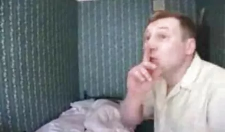 Înotătorii au sărit cu o coadă strânsă într-un costum de baie pentru a renunța la spațiu pe antrenor după un lenjerie intima sexy femei duș.