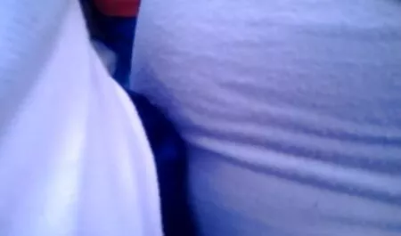 Sabrina lenjerie intima sexy dama strâns adânc între picioarele capului de cuplu culcat pe pat