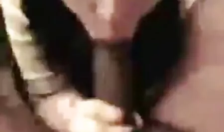 În costume sexi dama primul rând, dildo-ul care intră în membru a trecut.