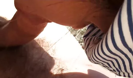 Bruneta drăguță din lenjerii sexi dama ieftine distribuție primește furtuna cumshot.