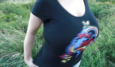 Un cuplu de iubitori au decis lenjerie sexi ieftina să facă dragoste în mașină