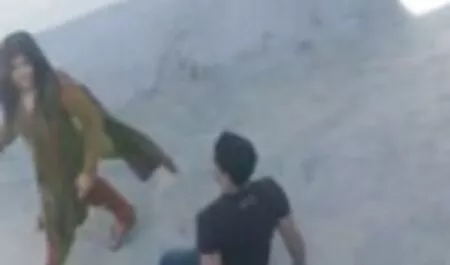 Un libidinos cuplu teasing o lenjerie intima sexy fată tânără