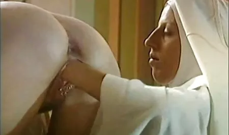 În primul rând, sexul anal, lenjerie sexy alba apoi celălalt.