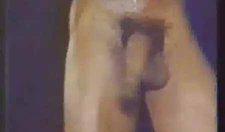 Cei doi asiatici Japonezi uriași se mulgeau lenjerie dama sexy reciproc în bikini și se rupeau în formă păroasă și moale.