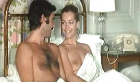 Un jock slab îi place kuni și își lenjerie intima dama sexi pune prietena pe dur.