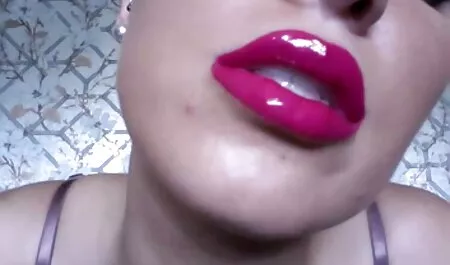 Tipul lins toate găurile de o fată înainte de a lenjerie intima sexi penetra șurub