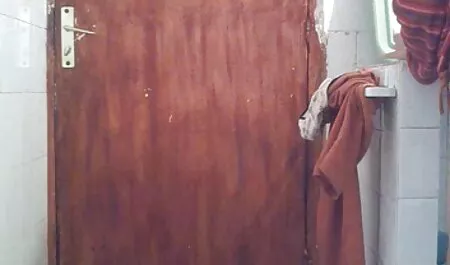 Ia sperma în piept. chiloti sexi