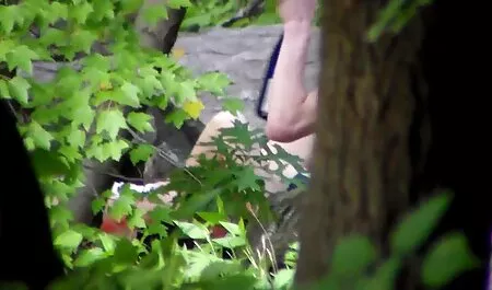 Un vecin mănâncă o camasa de noapte sexy tânără blondă