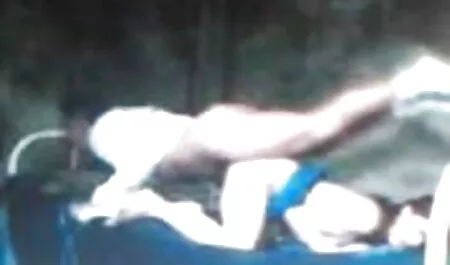 Experiența de lenjerie de noapte sexy a fute o fata draguta