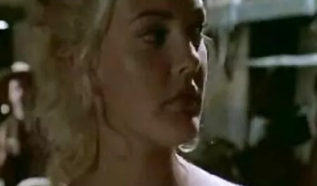 A ucis o fată fragilă de mai multe lenjerie intima femei sexy ori la rând.
