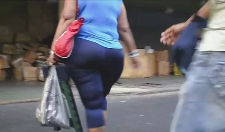 Frumoase lesbiene se alătură om ' s pat lenjerie sexy de dama