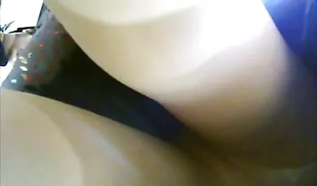 Negru de sex masculin oferă asiatice culoare pe obraji și lenjerii intime sexi cocoș