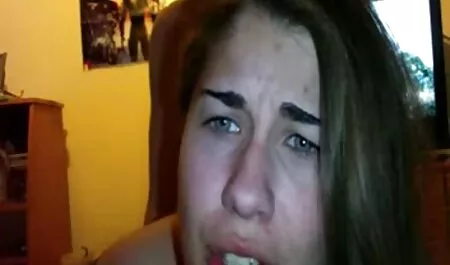 Barbat cu fluture fute o femeie cu ochelari cu lenjerii intime sexi ciorapi in cur