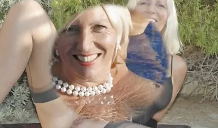 Negru supraponderali femei stoarcere costume sexi dama Sani Uriasi și stoarcere lapte de la sfarcurile
