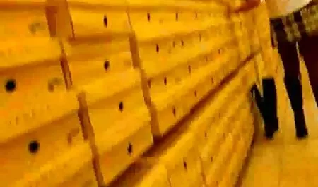 Soțul adult împinge proboscisul în gura unei mame cu un haine sexy dama fund gros și linge vaginul care prezintă 69.