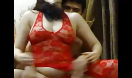 Naomi pădure și Carla Kush suge pula lenjerie femei sexi de un negru lângă pat